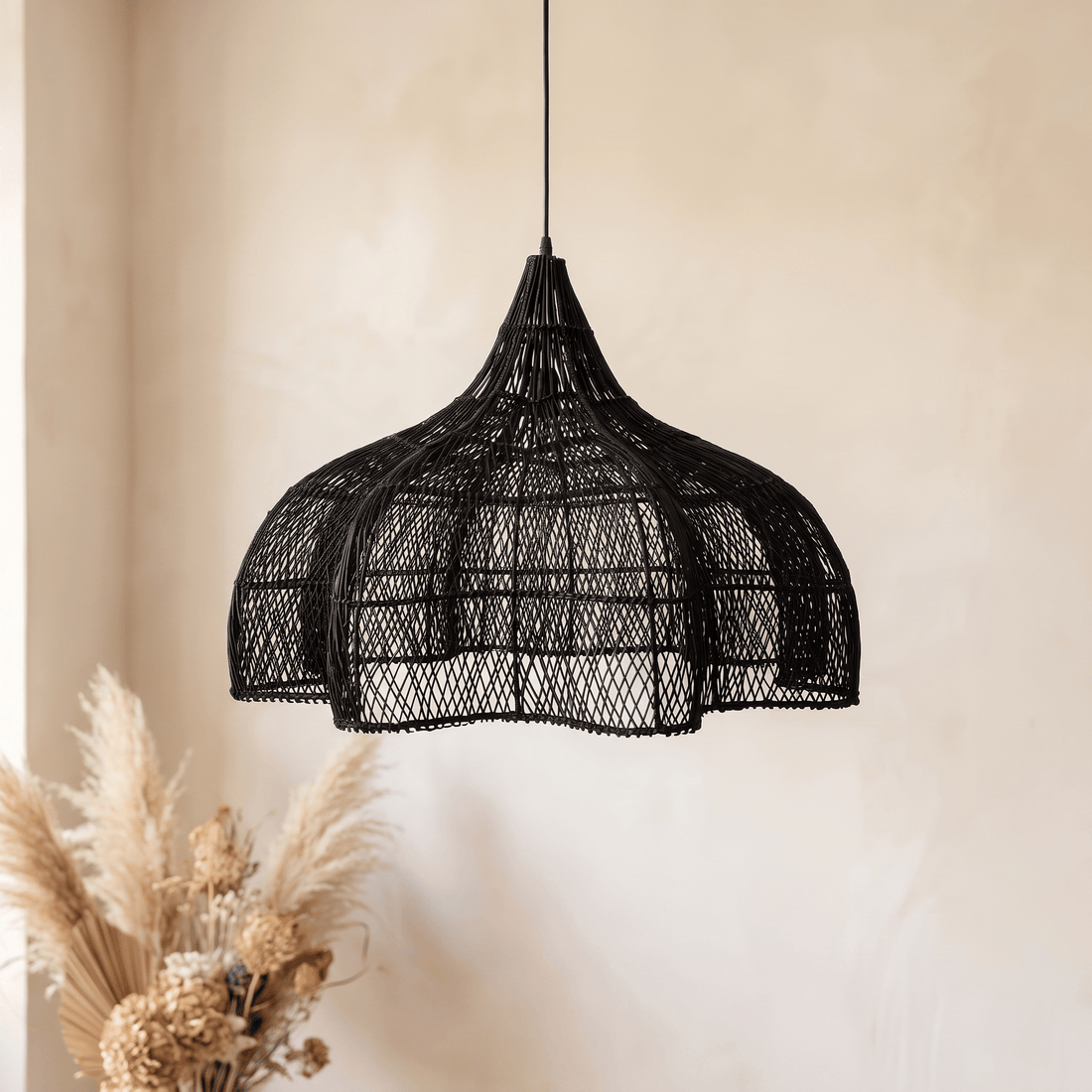 Suspension en Rotin Tulipe Noir