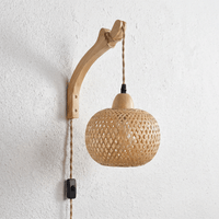 Applique Murale Rotin et Bambou Sphère Ajourée avec Bras Bois