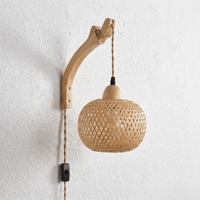 Applique Murale Rotin et Bambou Sphère Ajourée avec Bras Bois