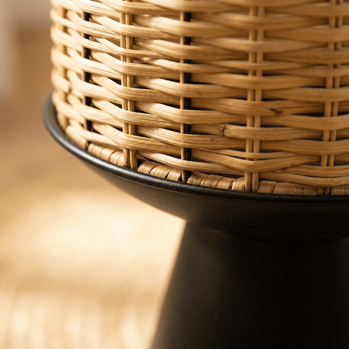 Cache-Pot Rotin Cylindrique sur Socle Noir