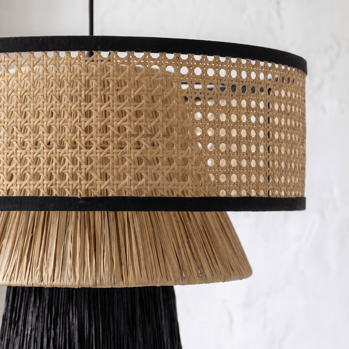 Grande Suspension en Rotin Noir Champignon Architecturale