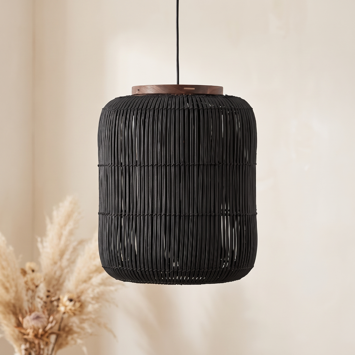 Suspension en Rotin Noir Design Japandi Cylindrique