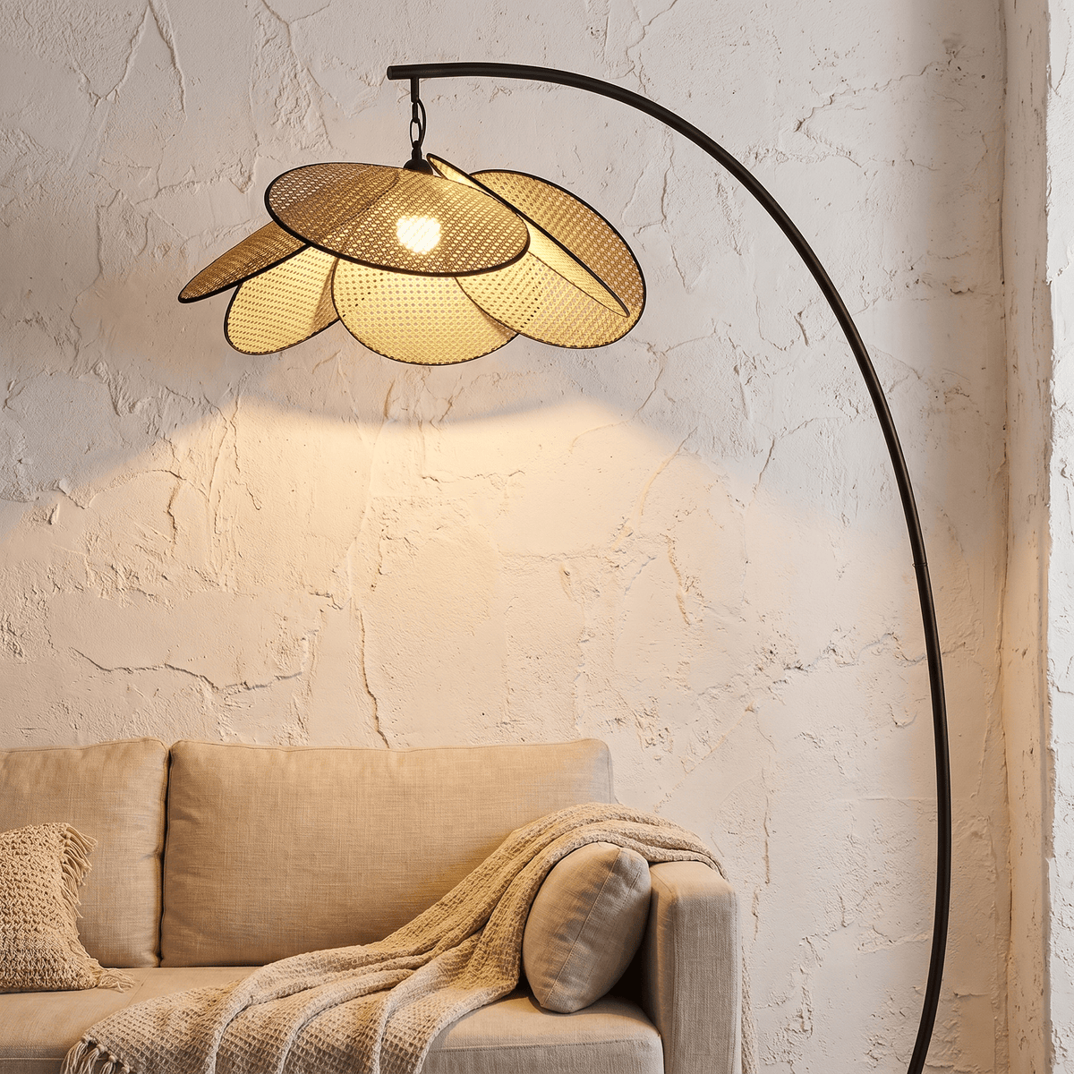 Lampadaire Arche avec Pétales Superposés en Rotin