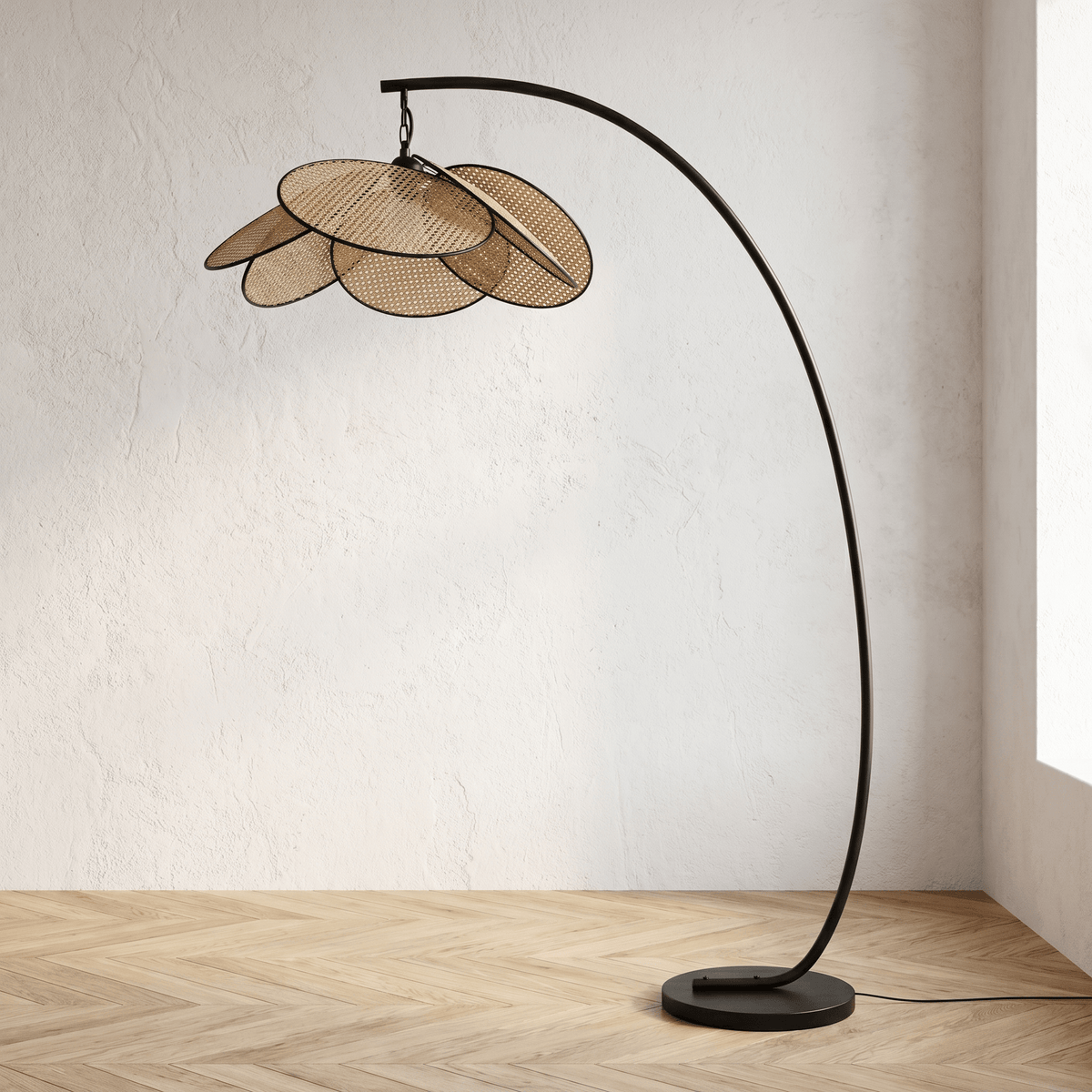 Lampadaire Arche avec Pétales Superposés en Rotin