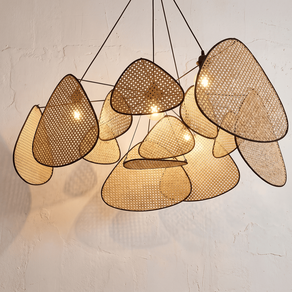 Lustre en Rotin à 14 Panneaux Ajourés 150 cm