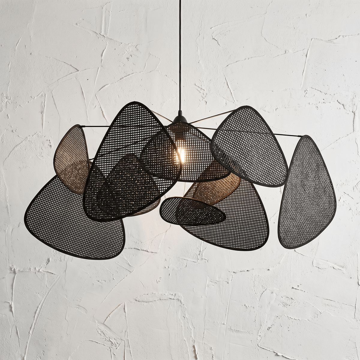 Lustre en Rotin Noir Multi-Panneaux Design