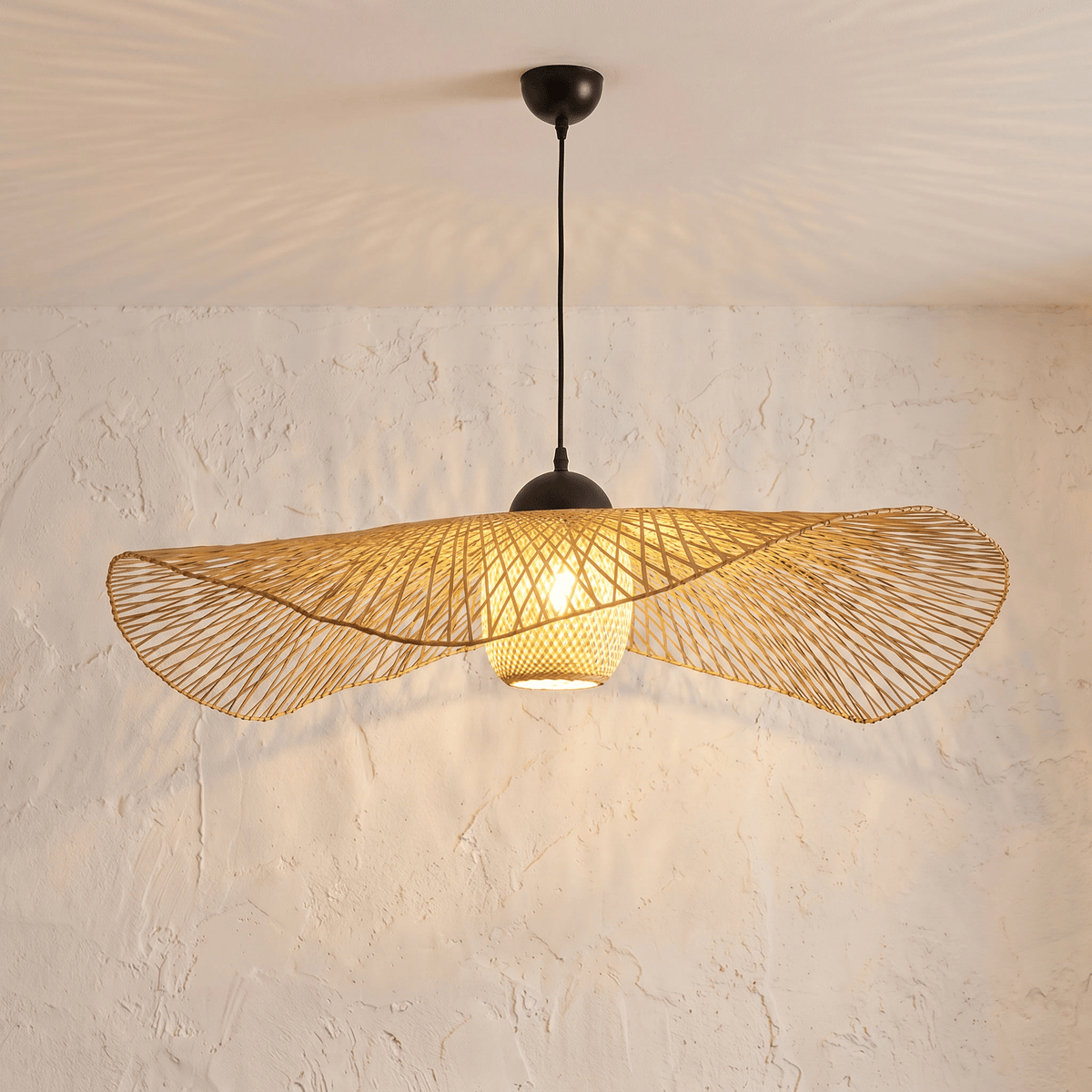 Suspension en Rotin Ailes avec Diffuseur Central