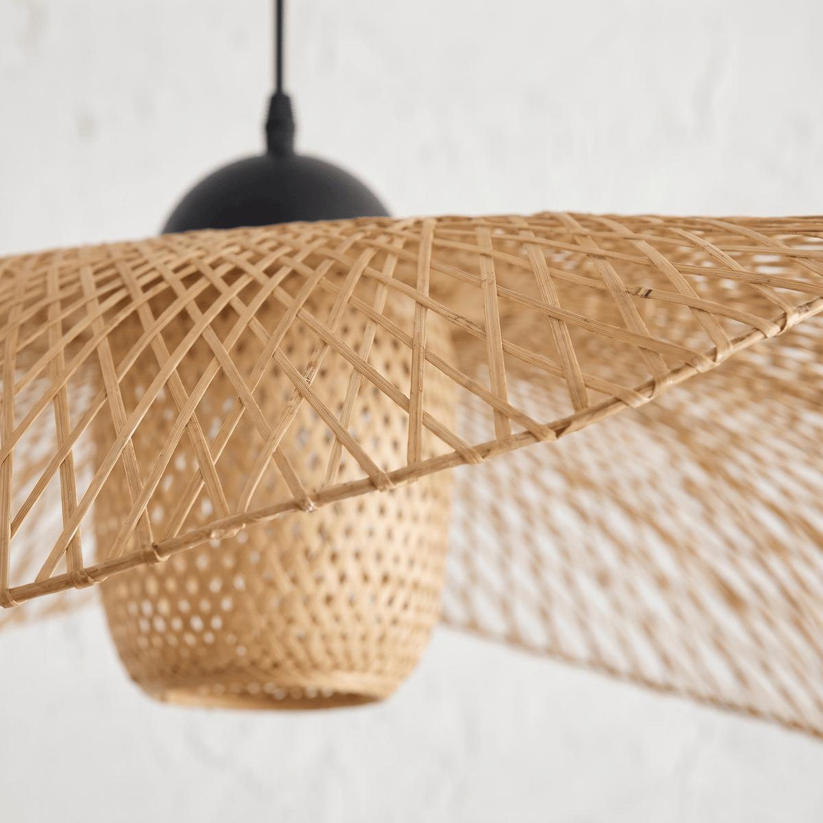 Suspension en Rotin Ailes avec Diffuseur Central