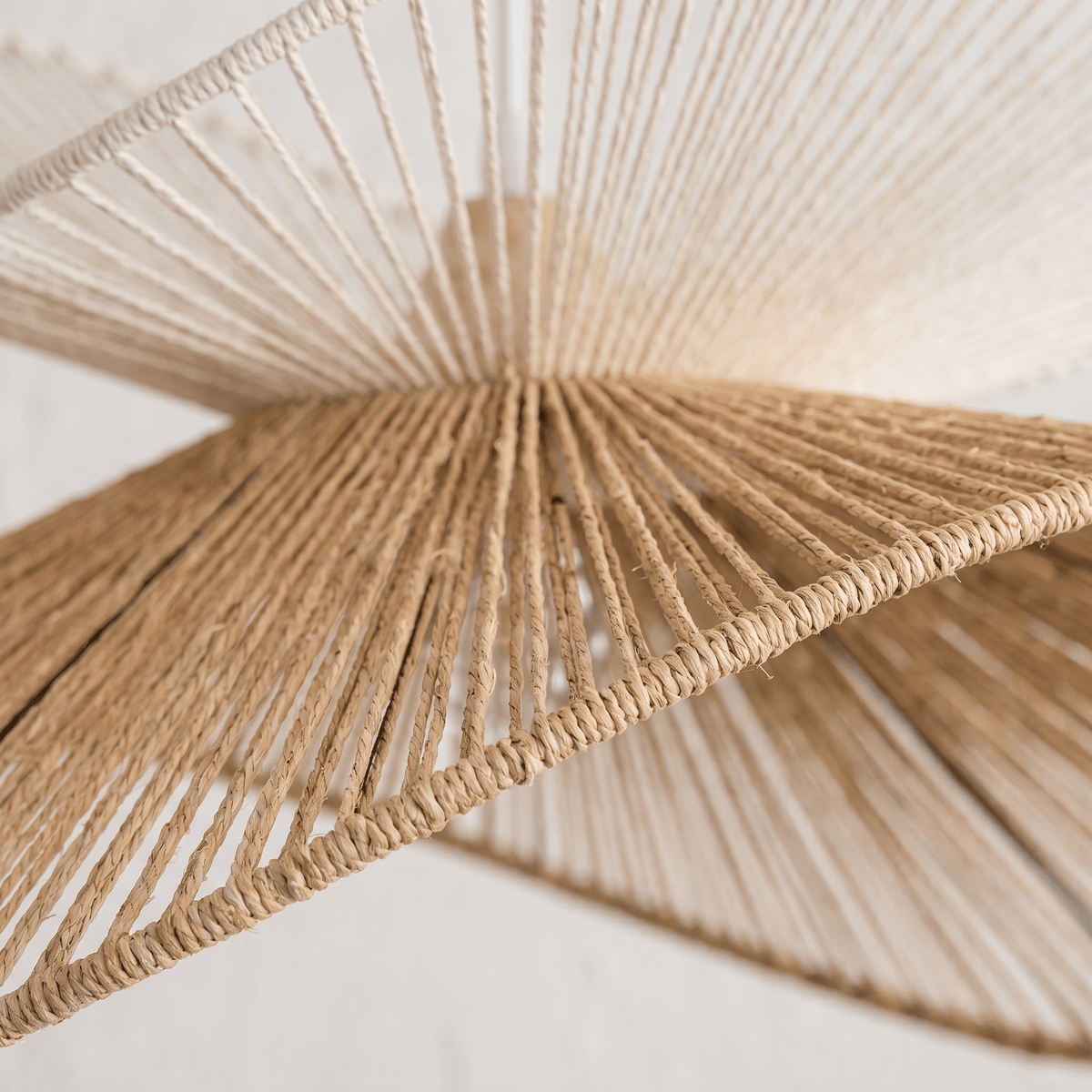 Suspension en Rotin Blanc et Beige Double Vague Sculptural