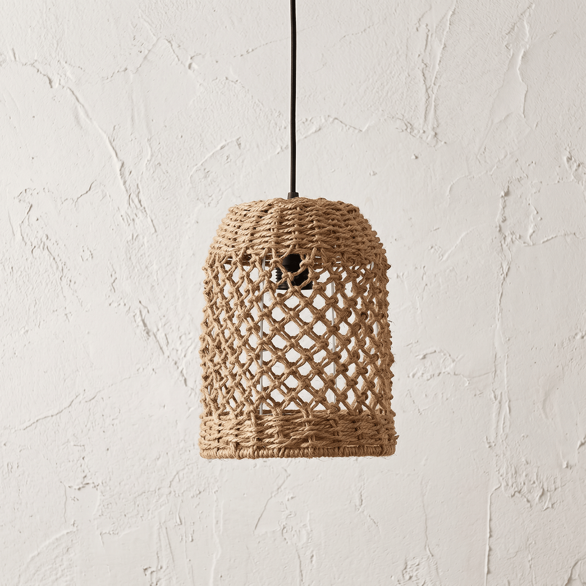 Suspension en Rotin Cloche Droite Compacte