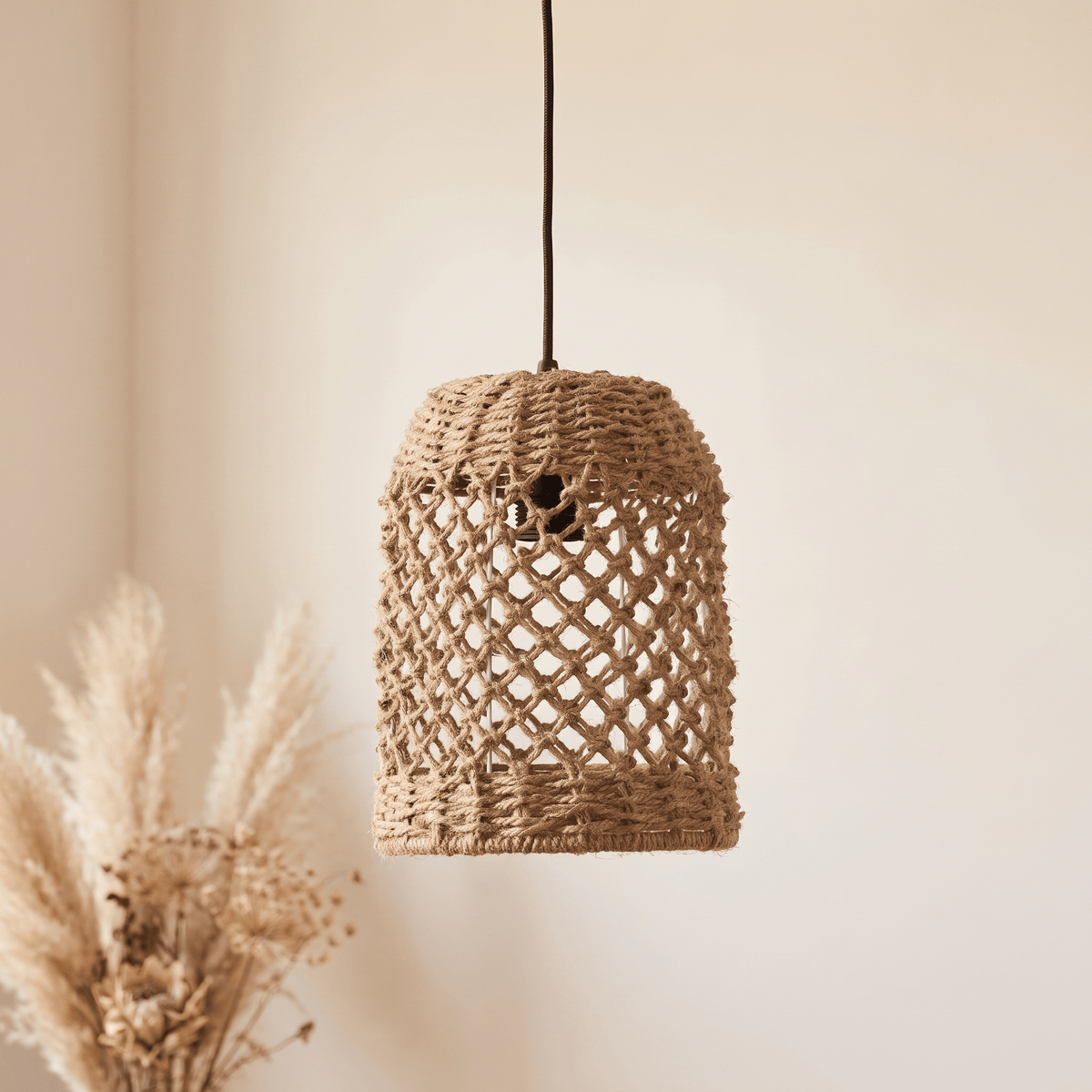 Suspension en Rotin Cloche Droite Compacte