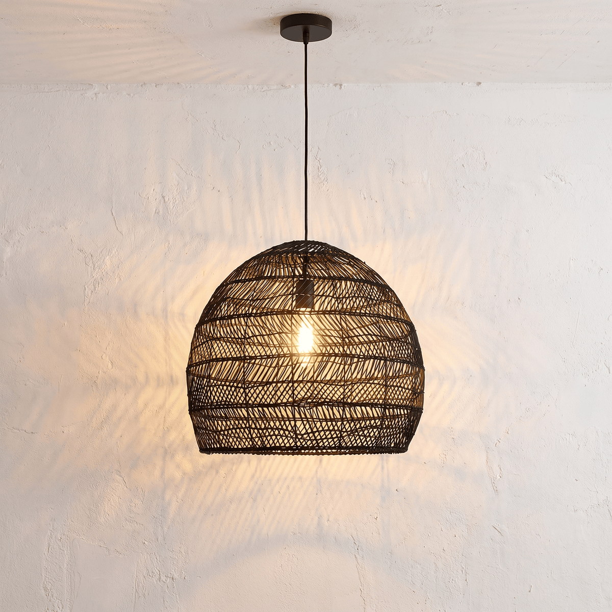 Suspension en Rotin Noir Cloche