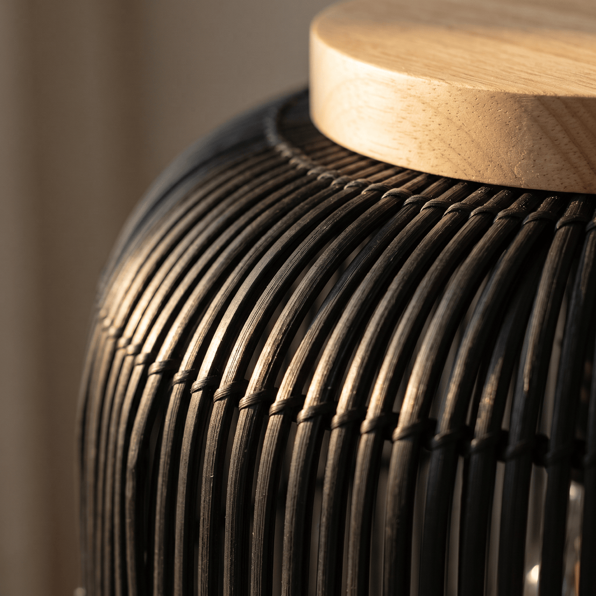 Suspension en Rotin Noir Design Japandi Cylindrique