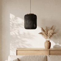 Suspension en Rotin Noir Design Japandi Cylindrique