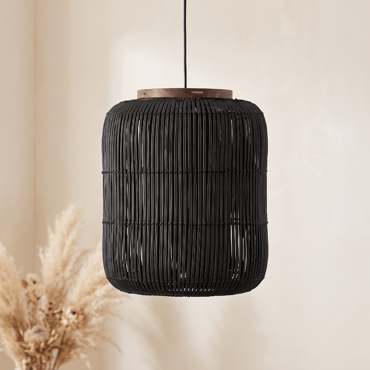 Suspension en Rotin Noir Design Japandi Cylindrique