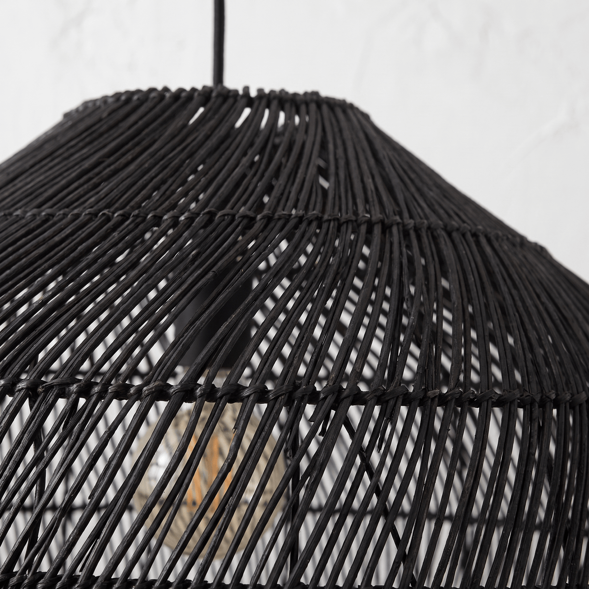 Suspension en Rotin Noir Dôme Évasé