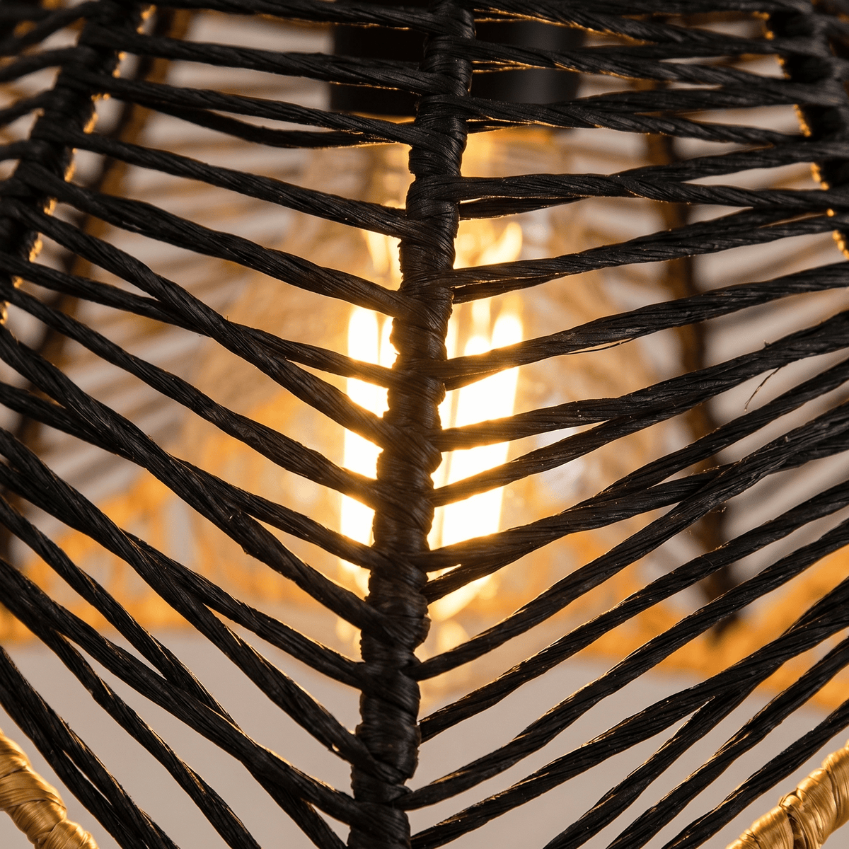 Suspension en Rotin Noir et Beige Cloche Évasée Organique
