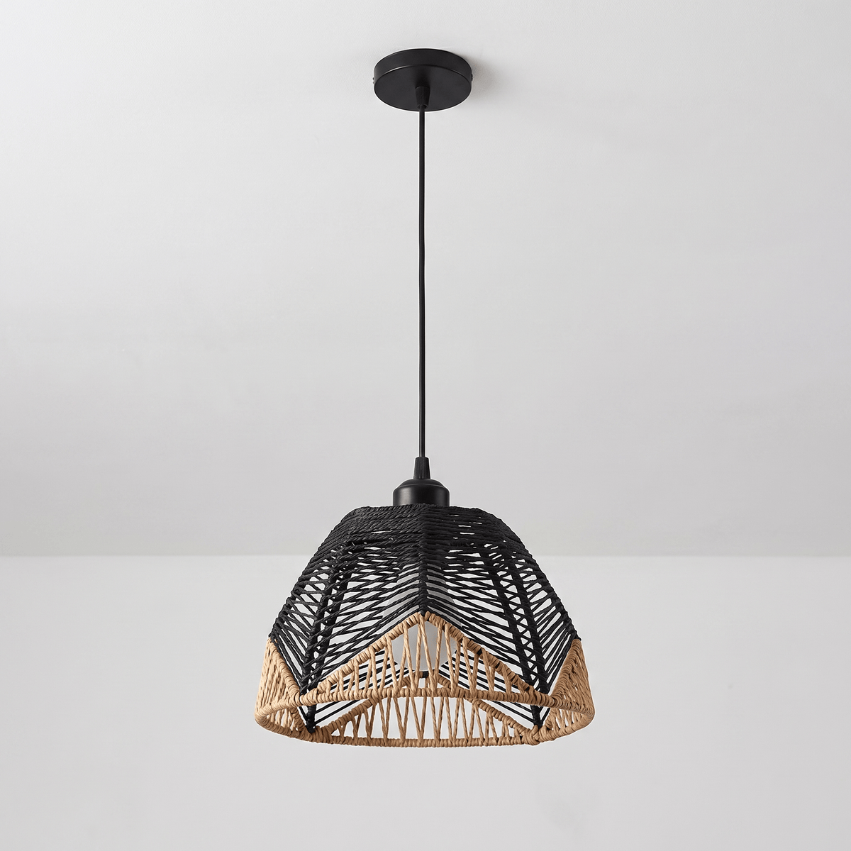 Suspension en Rotin Noir et Beige Cloche Évasée Organique