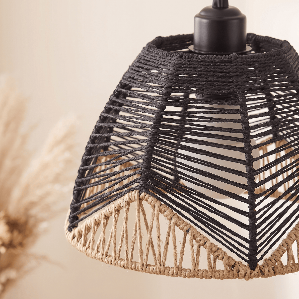 Suspension en Rotin Noir et Beige Cloche Évasée Organique