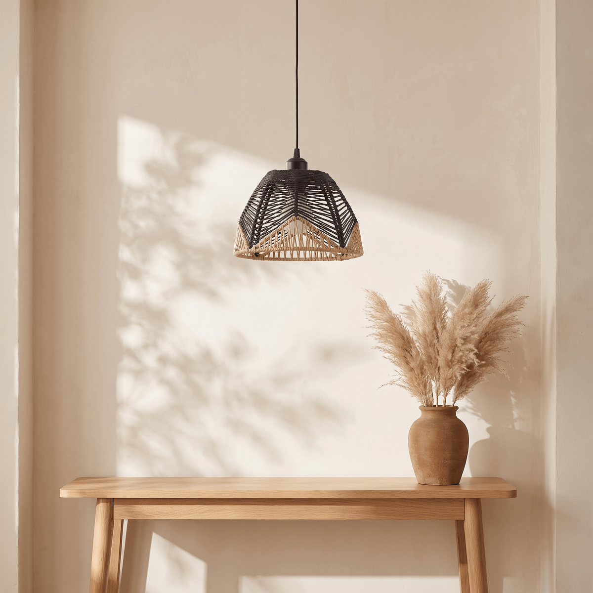 Suspension en Rotin Noir et Beige Cloche Évasée Organique