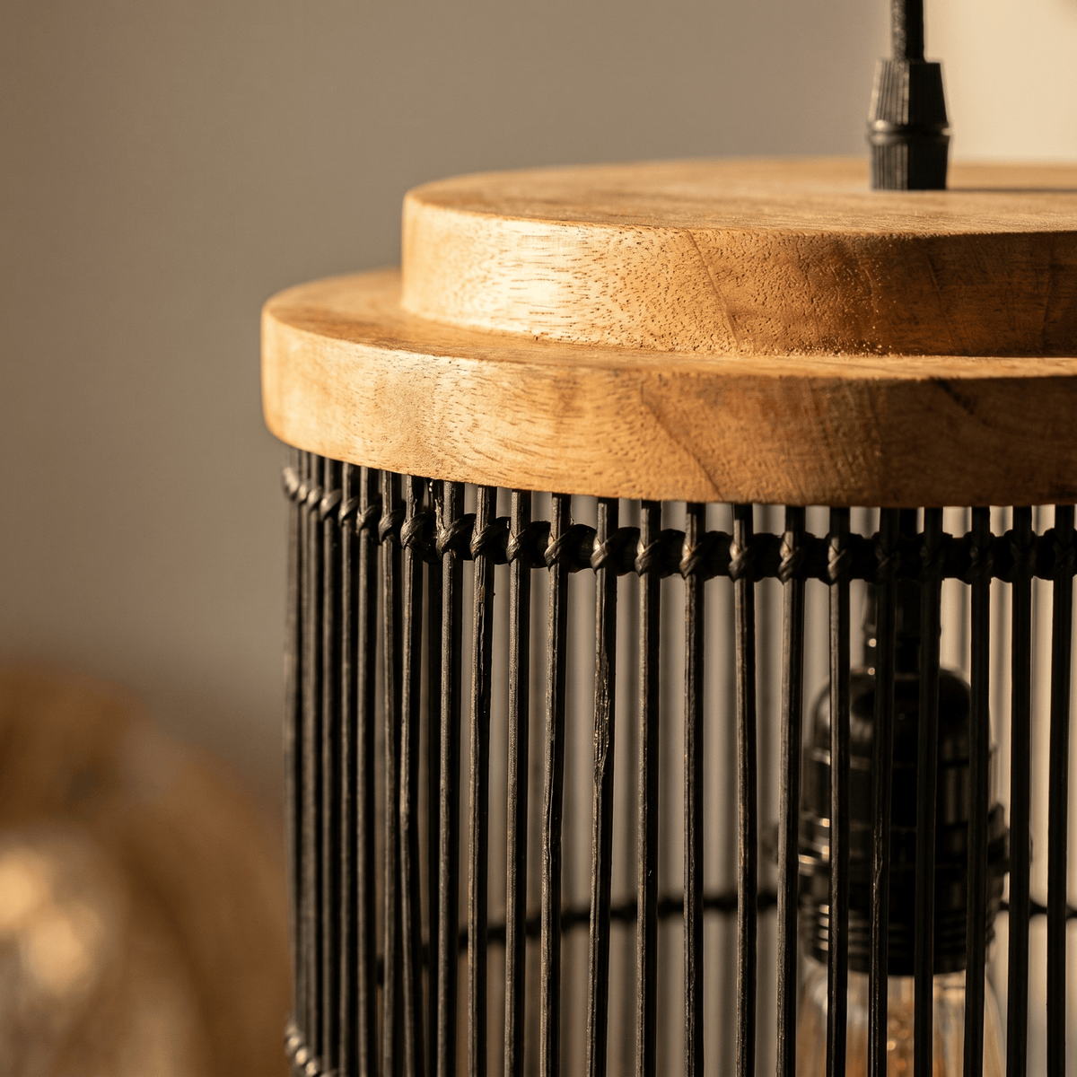Suspension en Rotin Noir Lanterne Verticale