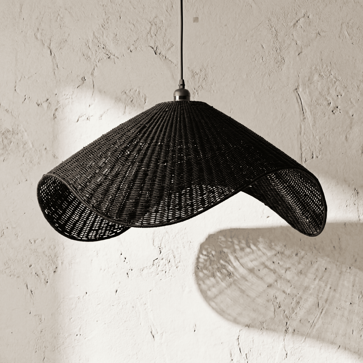 Suspension en Rotin Noir Vague