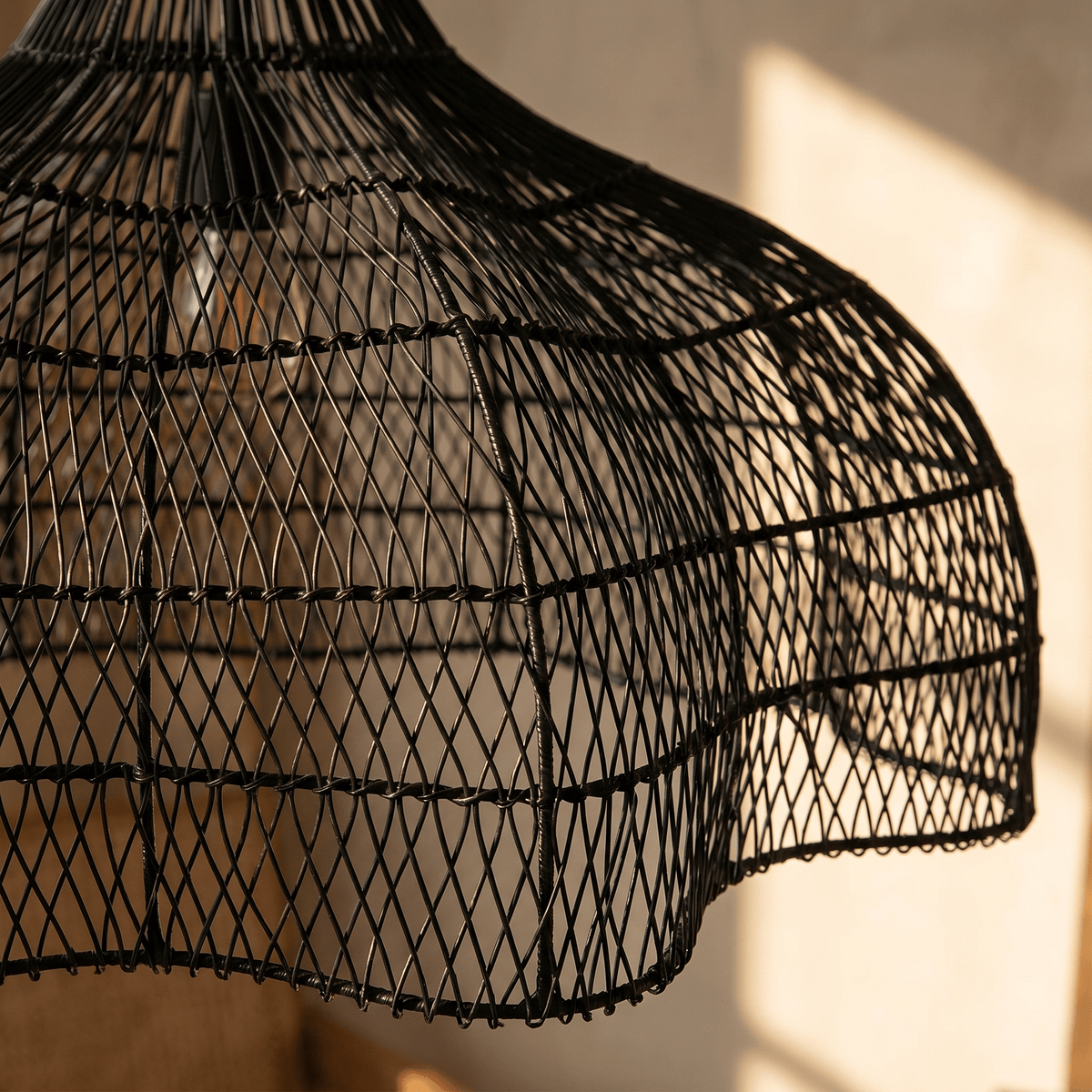Suspension en Rotin Tulipe Noir