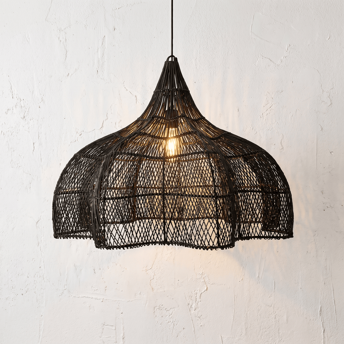 Suspension en Rotin Tulipe Noir