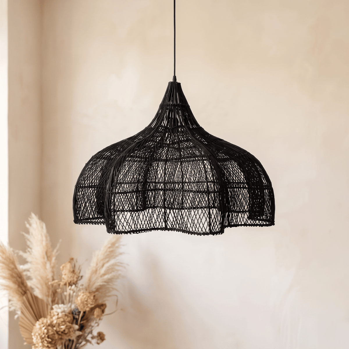 Suspension en Rotin Tulipe Noir