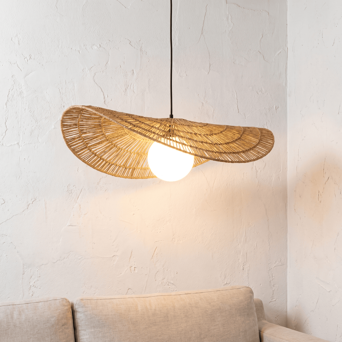 Suspension en Rotin Vague Sculptural