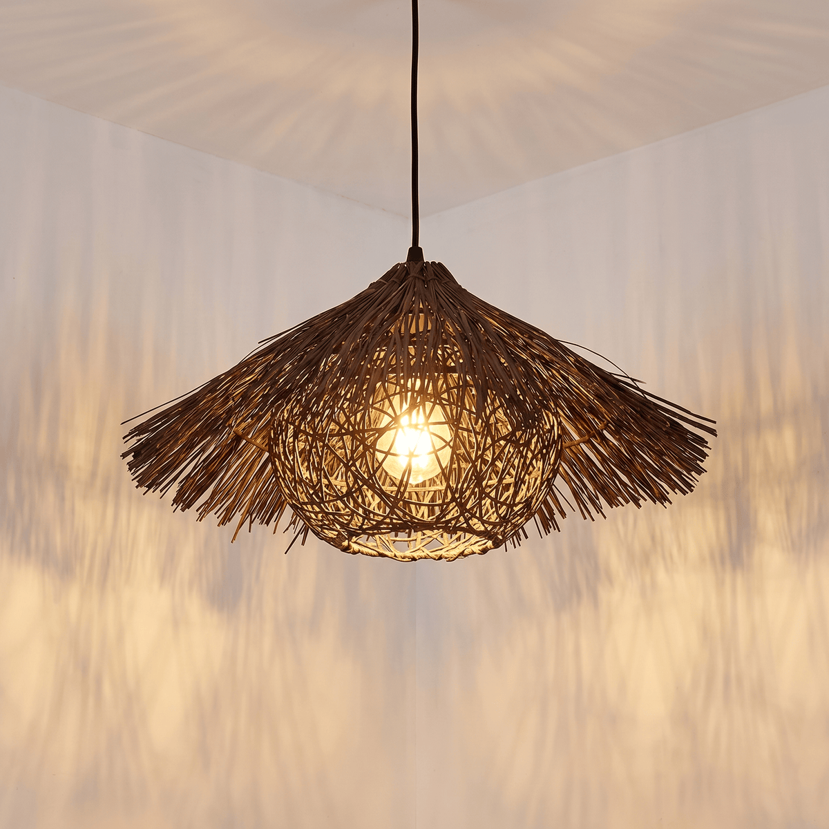 Suspension Rotin Noir Capeline Sauvage