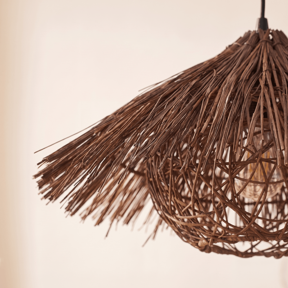 Suspension Rotin Noir Capeline Sauvage